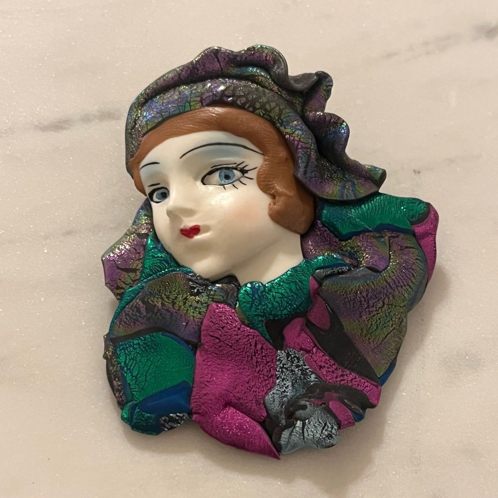 VTG Art Deco Lady Face Head Brooch Pin with real feathers Aristocrat